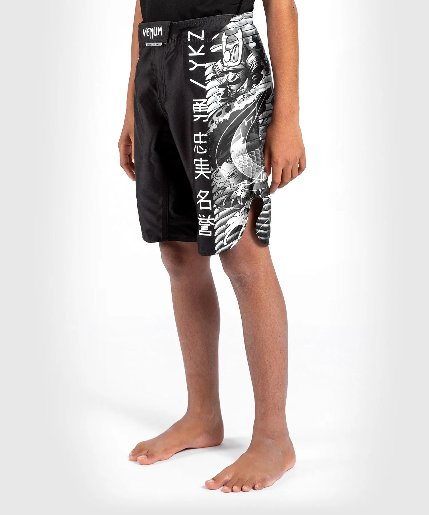 Venum YKZ21 Kids Fightshorts – Black/White